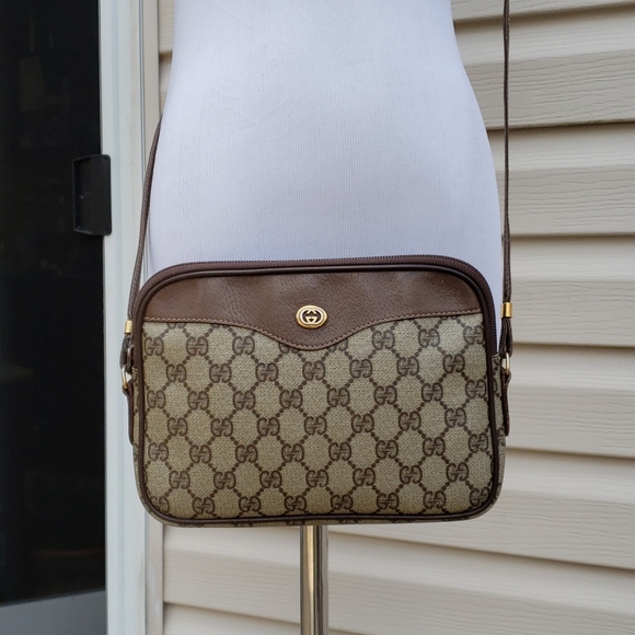 Gucci GG Supreme Logo Crossbody Bag - Picture 9 of 11